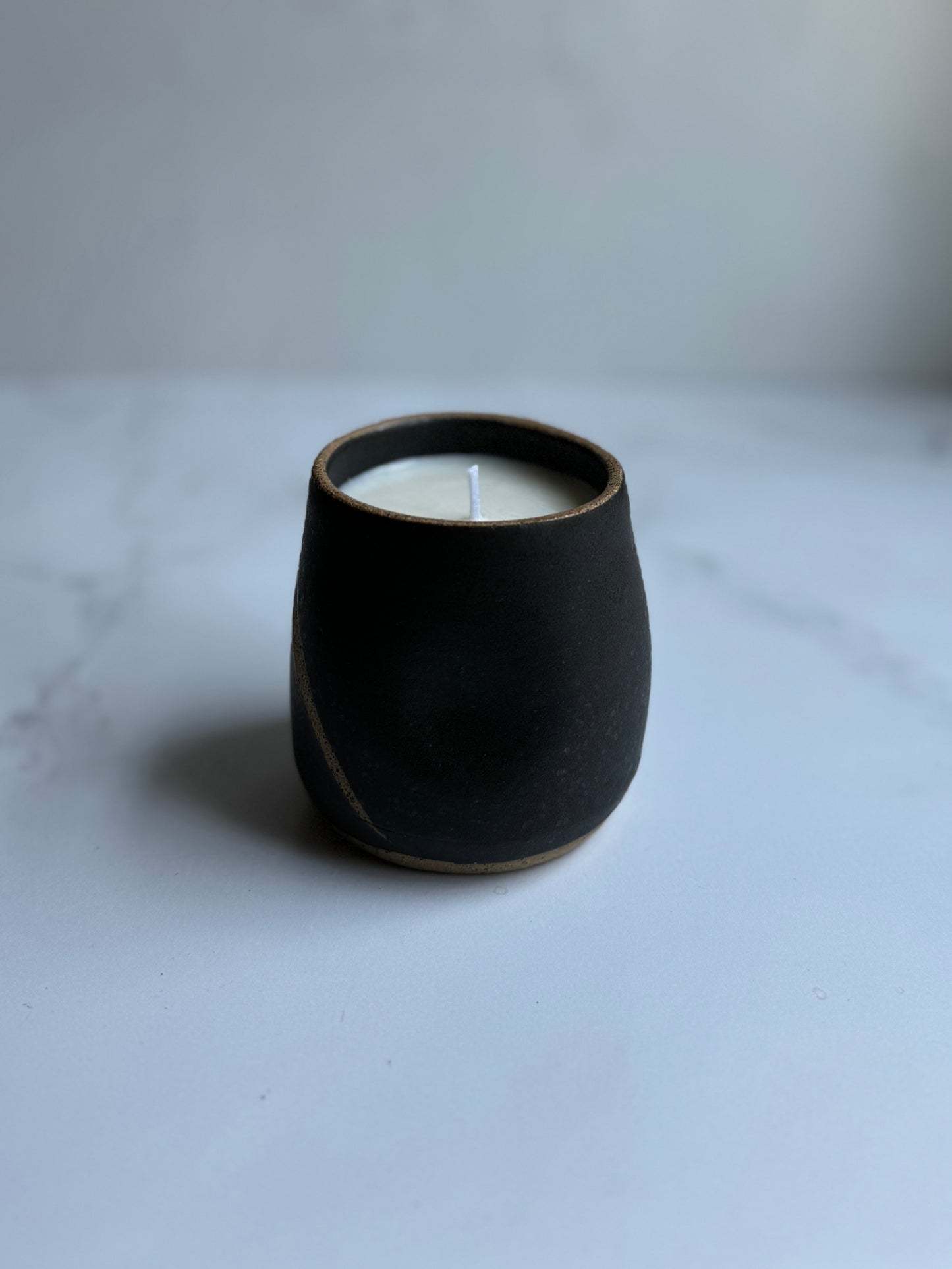 Handmade candle- black diagonal (lemon)