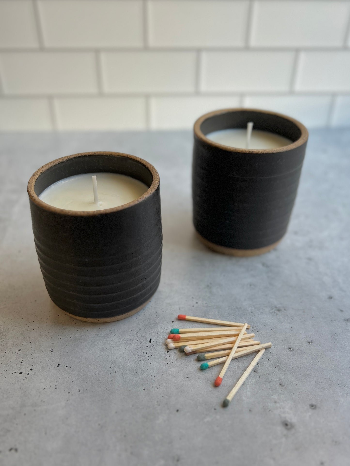 Handmade candle- matte black (coconut)